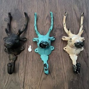 Metal antique looking deer hanging hooks (set)